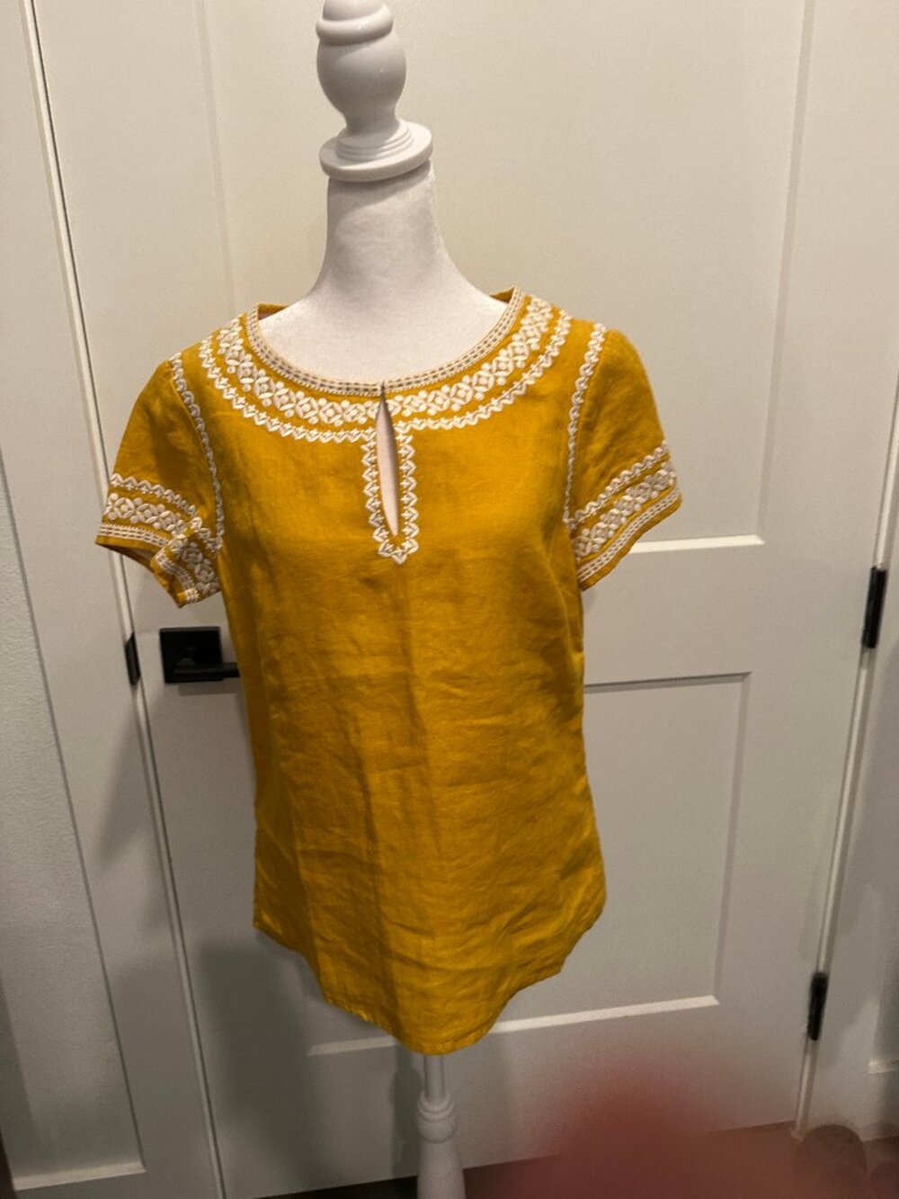 Boden Cap Sleeved Mustard Colored Linen look Embroidery Shirt Size 4